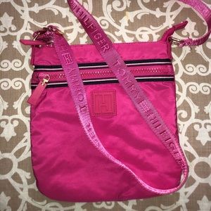 Hot Pink Tommy Hilfiger Cross body purse! 👛